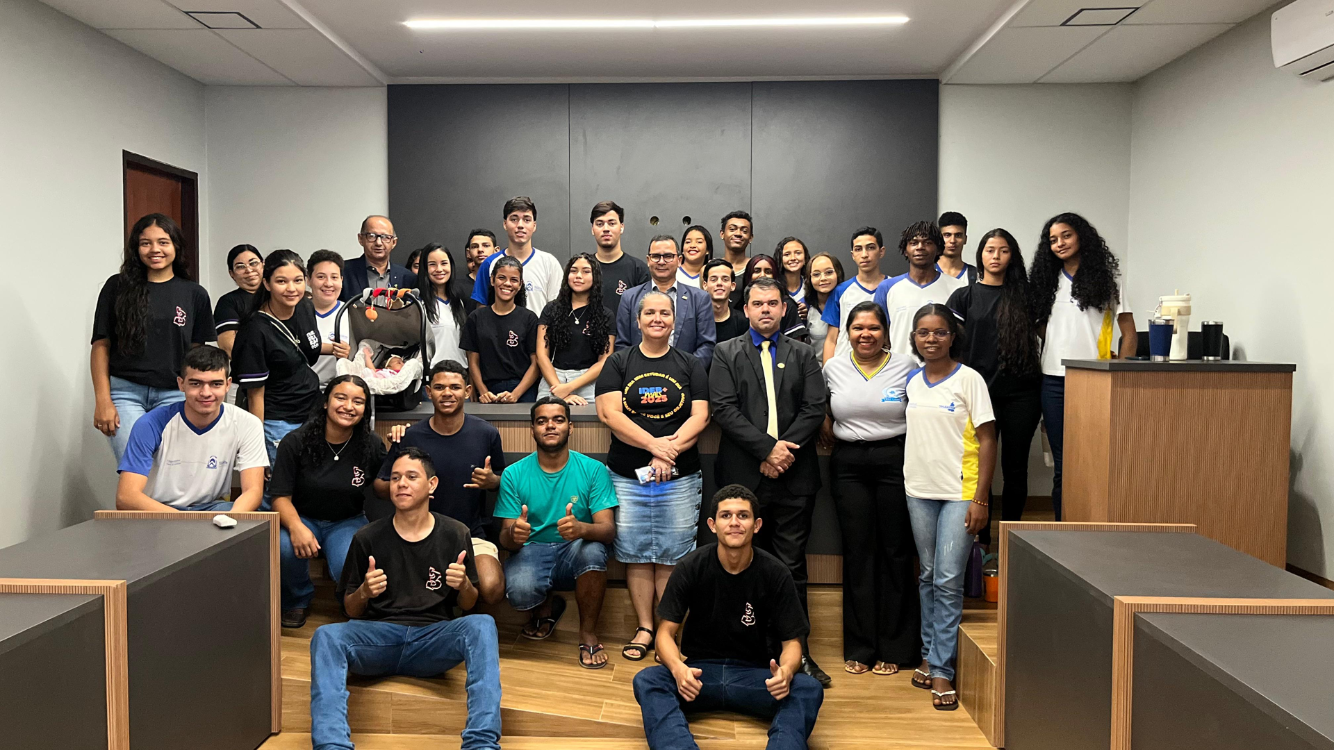 Câmara de Lagoa da Confusão Recebe Visita de Alunos e Incentiva o Despertar Cívico