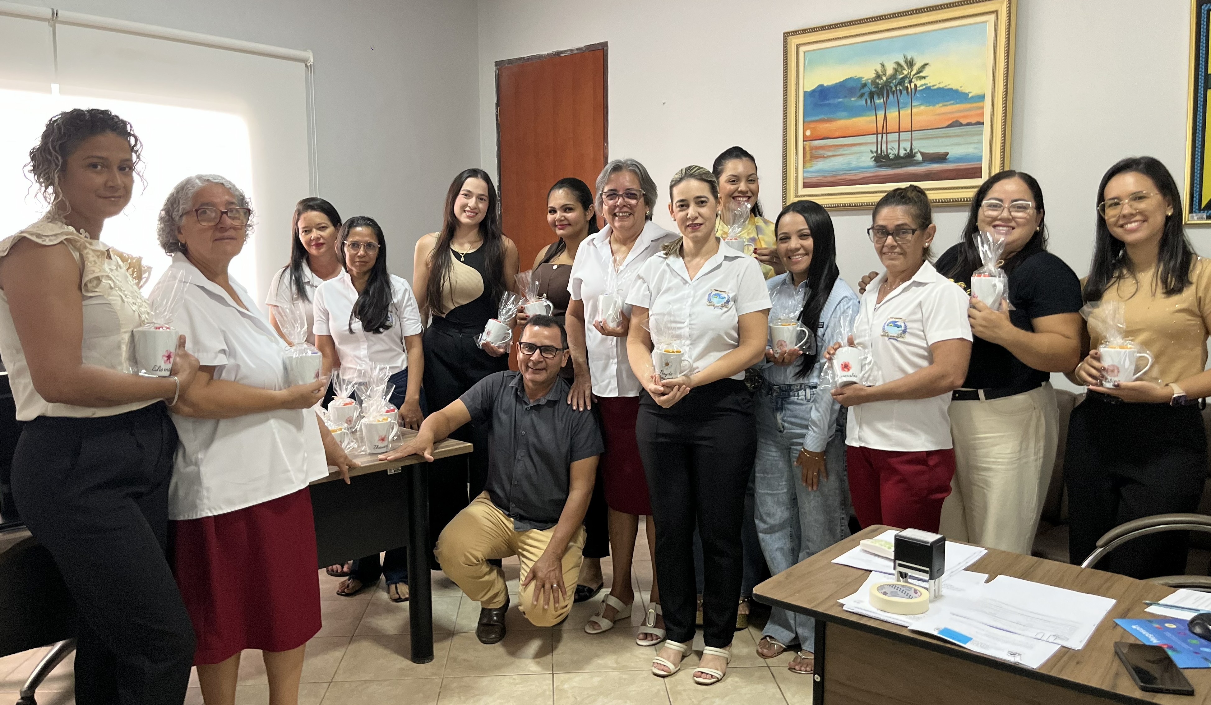 Presidente Luiz Edvaldo Coelho presta homenagem às servidoras do Legislativo